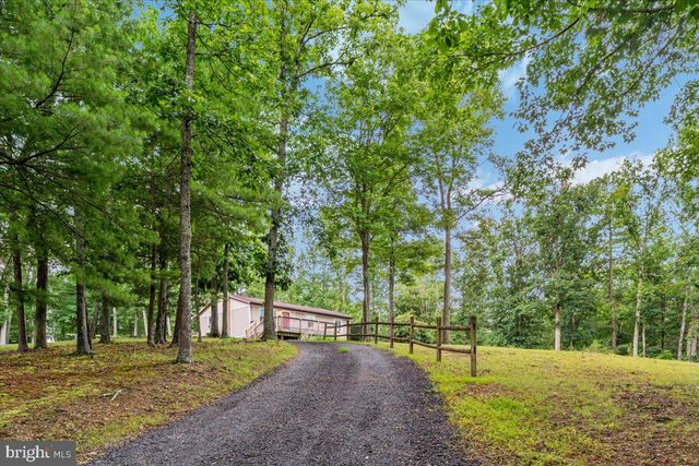230 SWALLOW PL, Berkeley Springs, WV 25411