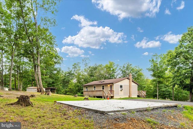 230 SWALLOW PL, Berkeley Springs, WV 25411
