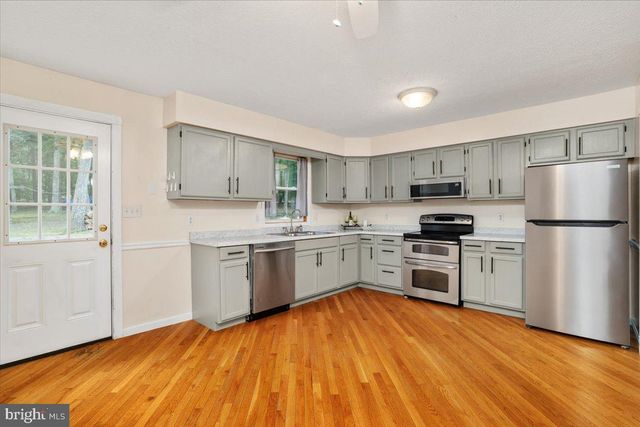 230 SWALLOW PL, Berkeley Springs, WV 25411