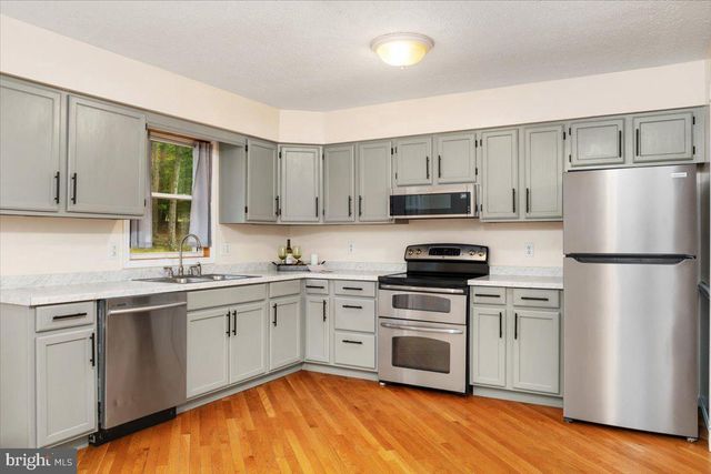 230 SWALLOW PL, Berkeley Springs, WV 25411
