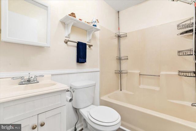 230 SWALLOW PL, Berkeley Springs, WV 25411