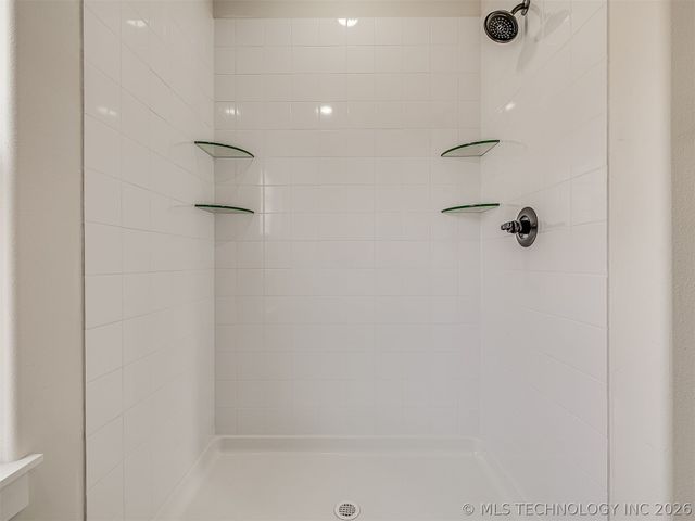 1831 Rockford Drive, Eufaula, OK 74432