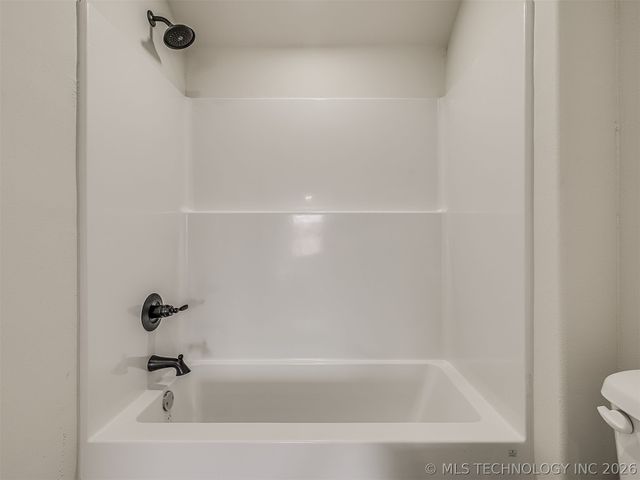 1831 Rockford Drive, Eufaula, OK 74432