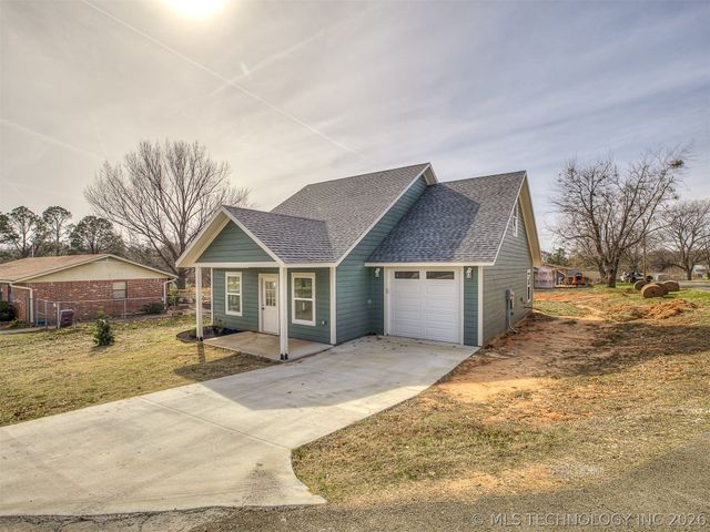 1831 Rockford Drive, Eufaula, OK 74432