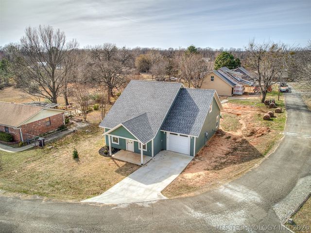 1831 Rockford Drive, Eufaula, OK 74432