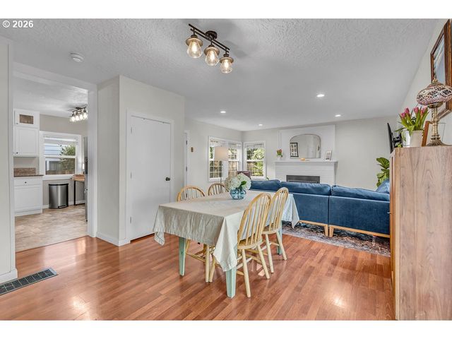 8465 Sw BLAKE St, Tualatin, OR 97062