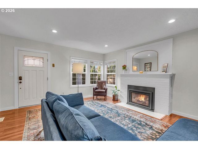 8465 Sw BLAKE St, Tualatin, OR 97062