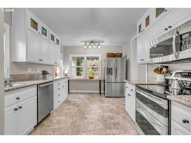 8465 Sw BLAKE St, Tualatin, OR 97062