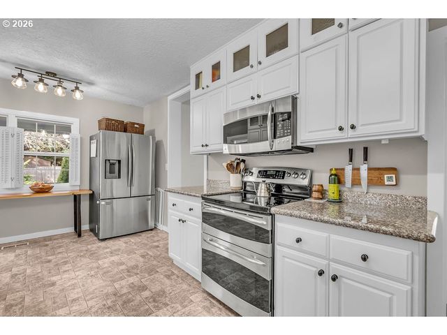 8465 Sw BLAKE St, Tualatin, OR 97062