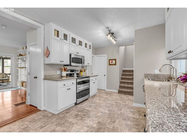 8465 Sw BLAKE St, Tualatin, OR 97062