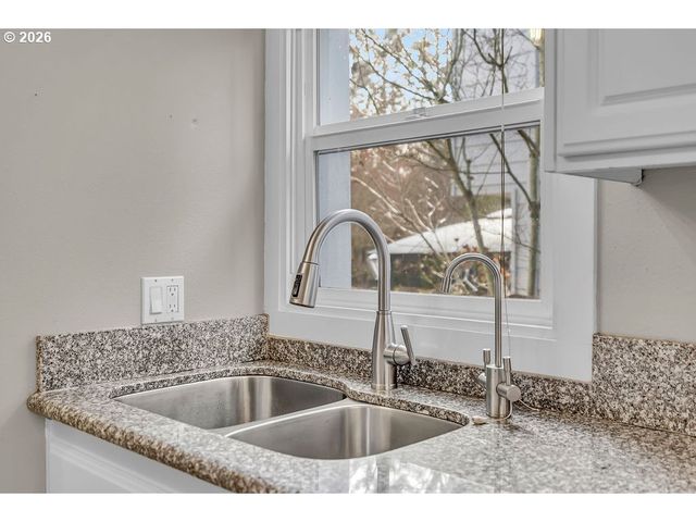 8465 Sw BLAKE St, Tualatin, OR 97062