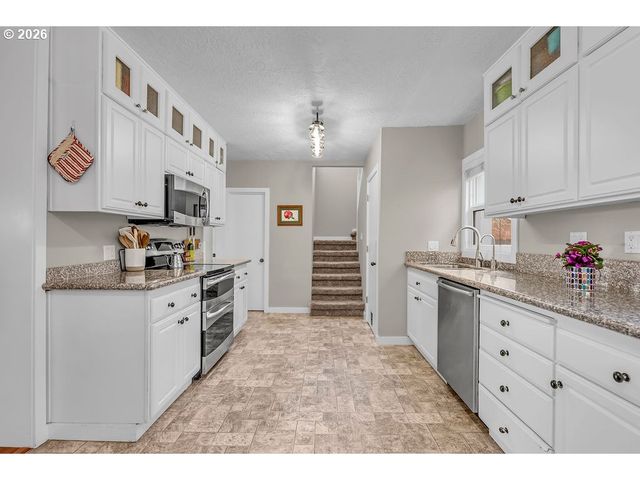 8465 Sw BLAKE St, Tualatin, OR 97062