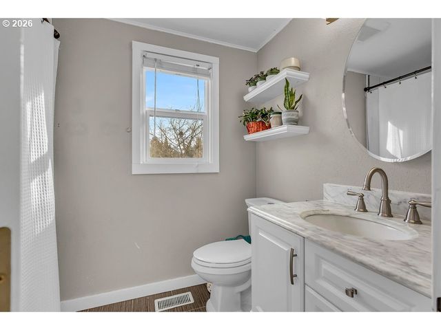 8465 Sw BLAKE St, Tualatin, OR 97062