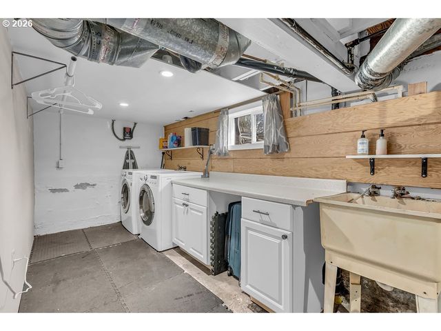 8465 Sw BLAKE St, Tualatin, OR 97062