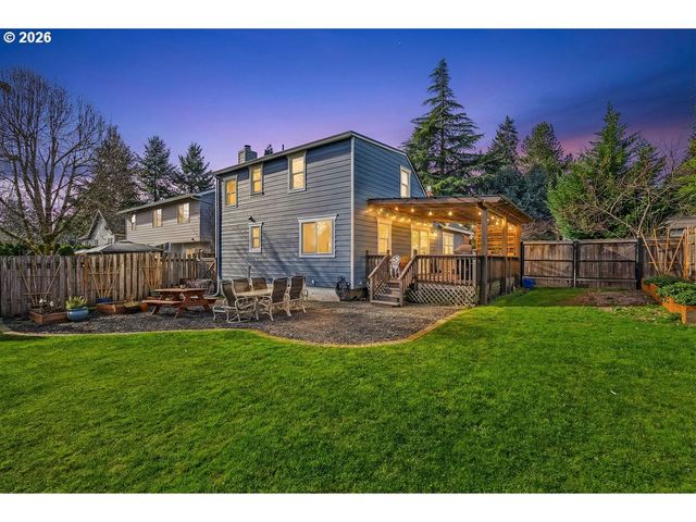 8465 Sw BLAKE St, Tualatin, OR 97062