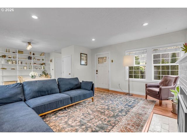 8465 Sw BLAKE St, Tualatin, OR 97062