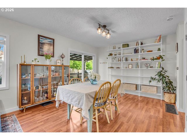 8465 Sw BLAKE St, Tualatin, OR 97062