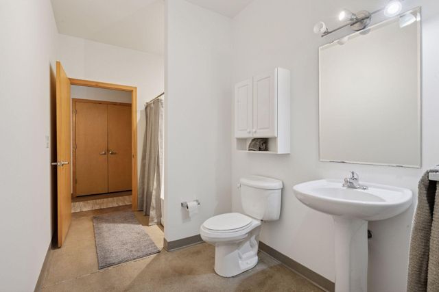 111 E Franklin Avenue 215, Minneapolis, MN 55404