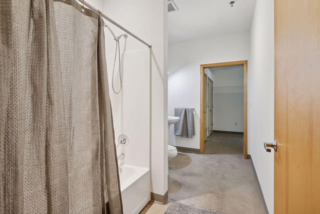 111 E Franklin Avenue 215, Minneapolis, MN 55404