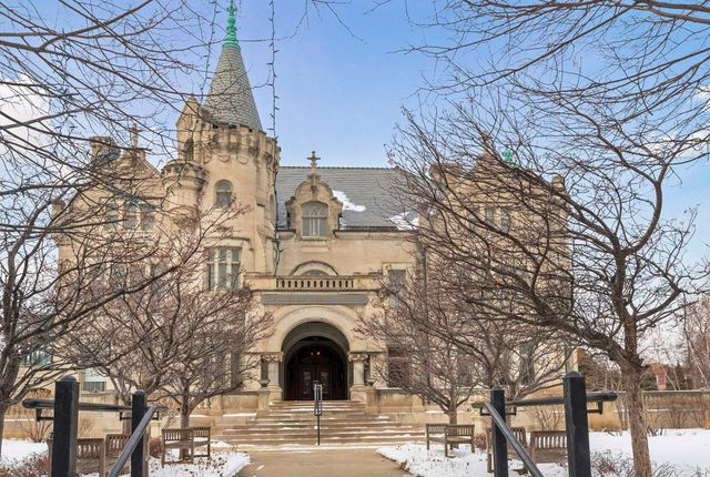 111 E Franklin Avenue 215, Minneapolis, MN 55404