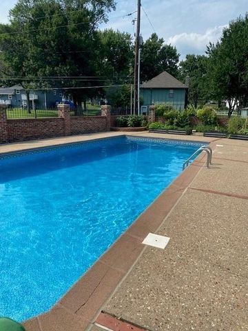 5660 Meadow Heights Drive, Shawnee, KS 66226