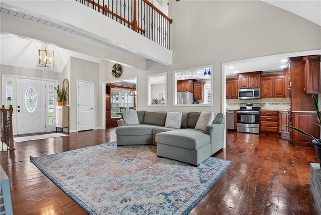 5660 Meadow Heights Drive, Shawnee, KS 66226