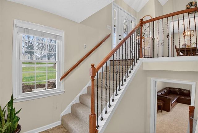 5660 Meadow Heights Drive, Shawnee, KS 66226