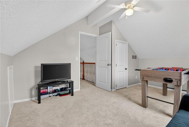 5660 Meadow Heights Drive, Shawnee, KS 66226