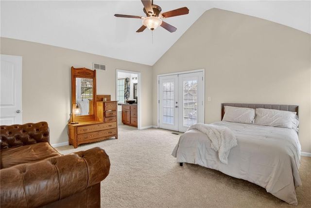 5660 Meadow Heights Drive, Shawnee, KS 66226