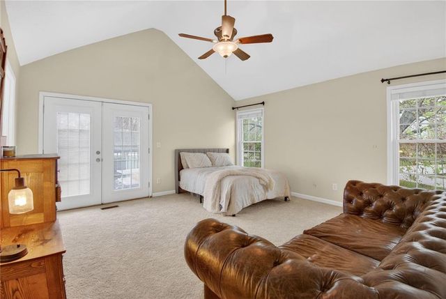 5660 Meadow Heights Drive, Shawnee, KS 66226