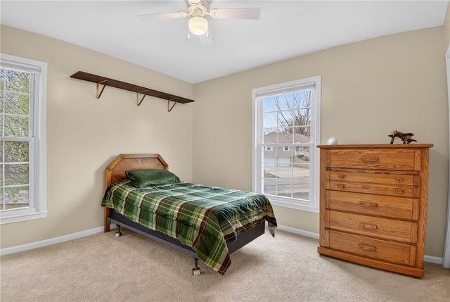 5660 Meadow Heights Drive, Shawnee, KS 66226