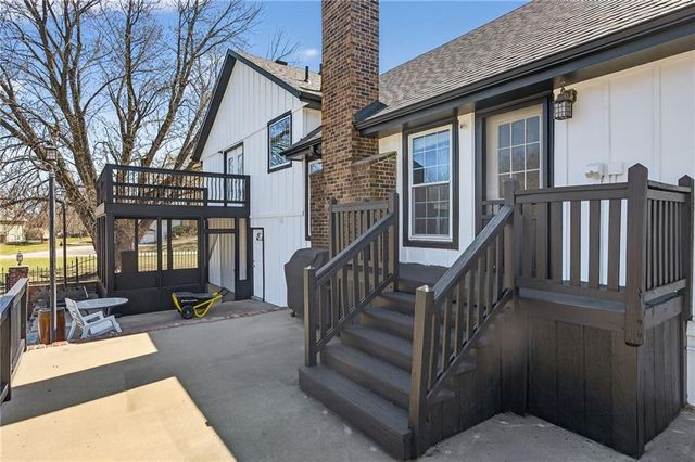 5660 Meadow Heights Drive, Shawnee, KS 66226