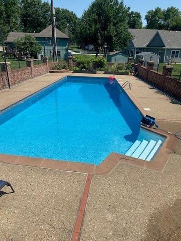 5660 Meadow Heights Drive, Shawnee, KS 66226