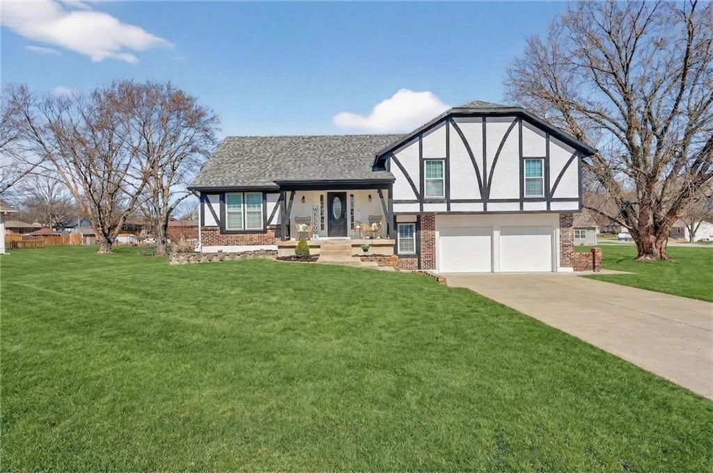 5660 Meadow Heights Drive, Shawnee, KS 66226