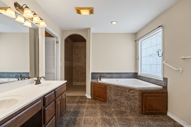 4313 W 6th Street, Skiatook, OK 74070