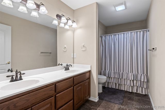 4313 W 6th Street, Skiatook, OK 74070