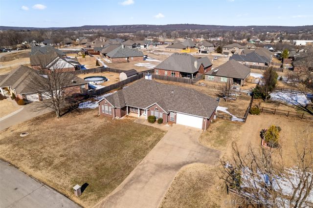 4313 W 6th Street, Skiatook, OK 74070