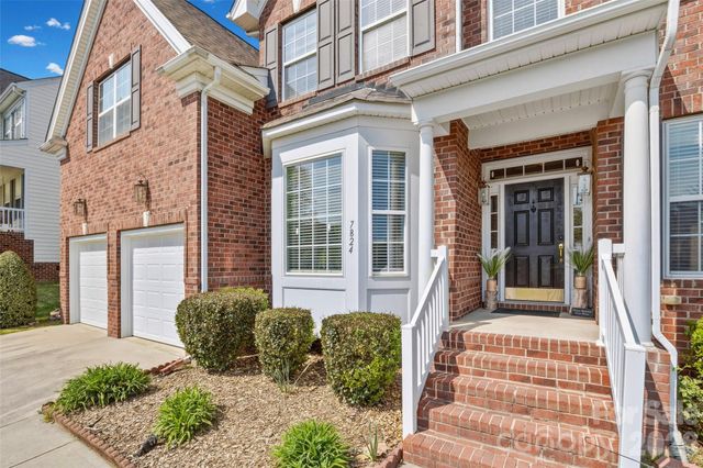 7824 Whisperingwood Drive, Harrisburg, NC 28075