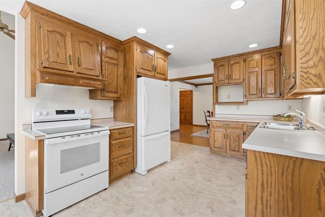 120 E GLENBROOK DRIVE, Pulaski, WI 54162