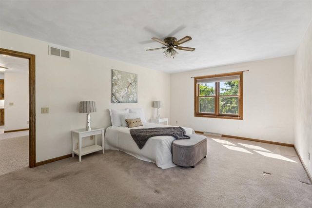 120 E GLENBROOK DRIVE, Pulaski, WI 54162