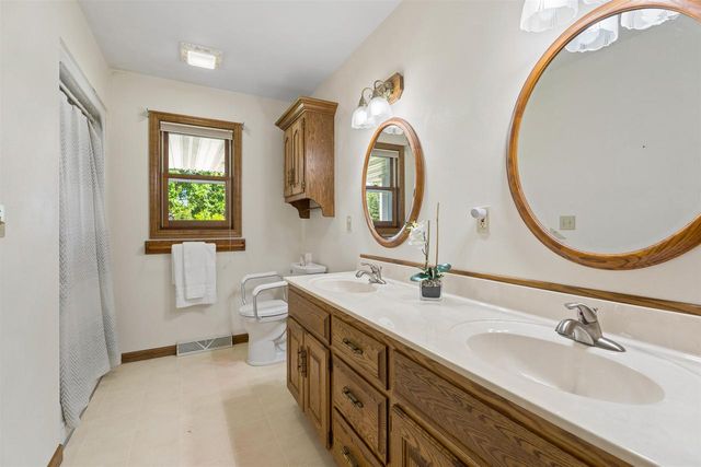 120 E GLENBROOK DRIVE, Pulaski, WI 54162