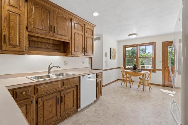 120 E GLENBROOK DRIVE, Pulaski, WI 54162