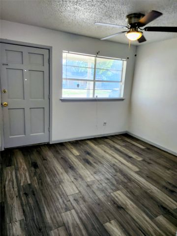 3712 Saint Louis Avenue, Fort Worth, TX 76110
