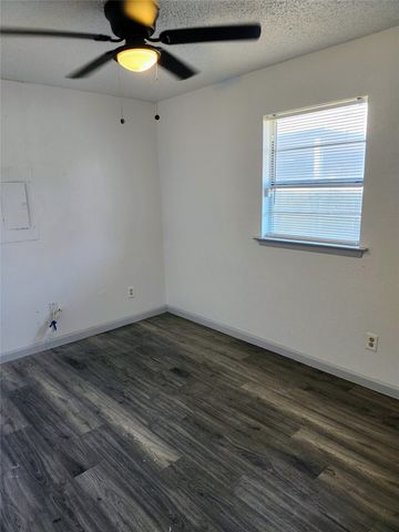 3712 Saint Louis Avenue, Fort Worth, TX 76110
