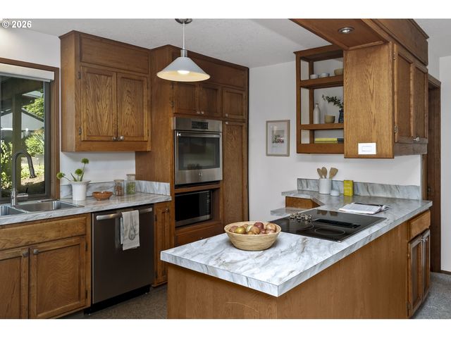 2827 Ne ROCKY BUTTE Rd, Portland, OR 97220