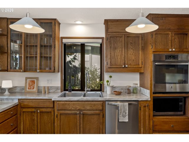 2827 Ne ROCKY BUTTE Rd, Portland, OR 97220