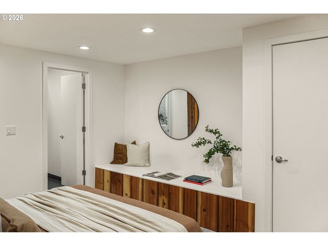 2827 Ne ROCKY BUTTE Rd, Portland, OR 97220