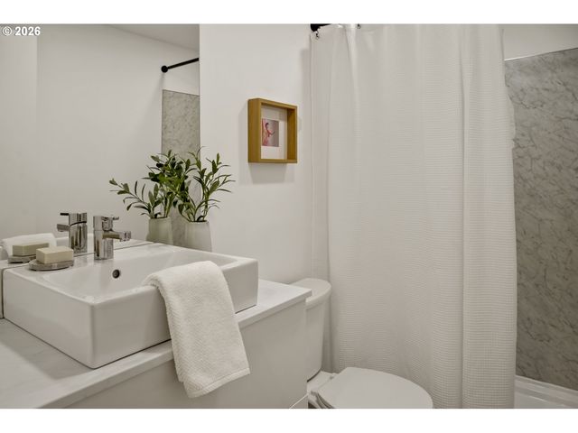 2827 Ne ROCKY BUTTE Rd, Portland, OR 97220