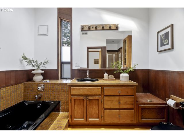 2827 Ne ROCKY BUTTE Rd, Portland, OR 97220