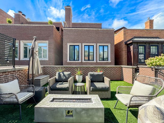 1637 N Burling Street, Chicago, IL 60614